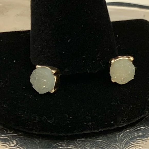 NWOT Sparkling Opalescent Earring Studs - Picture 3 of 7